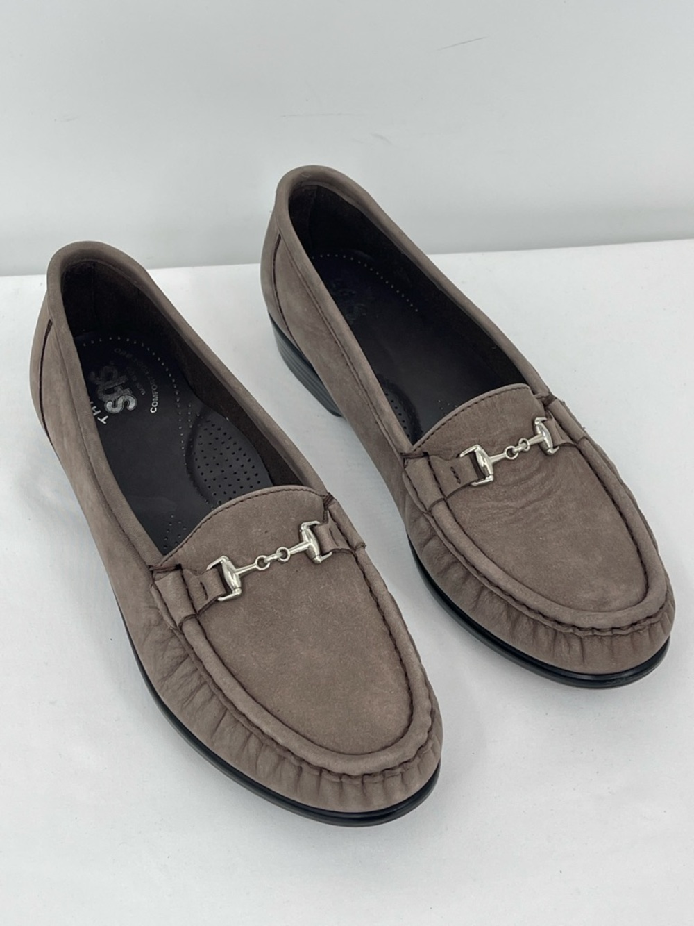 SAS METRO TRUFFLE/ SIZE 8M Taupe Suede Loafers with Silver Bit
